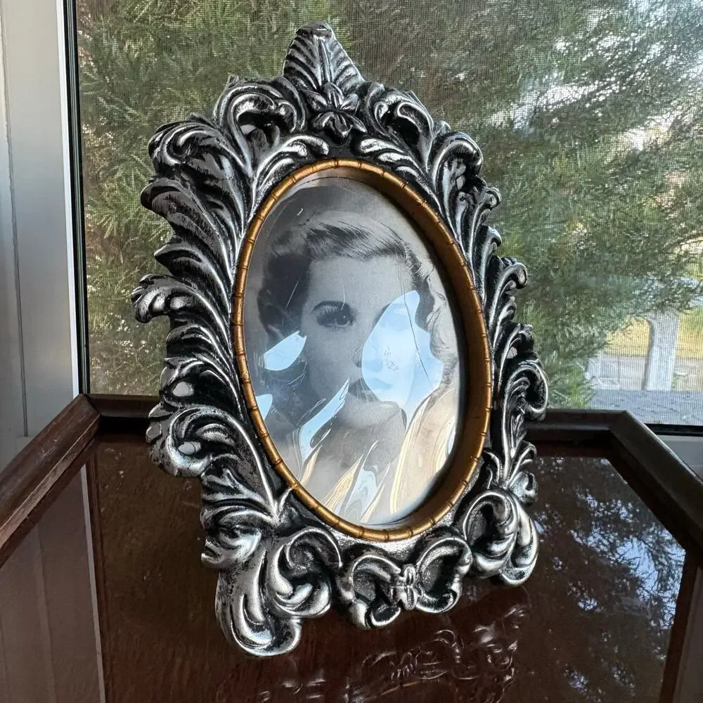 Vintage Lenticular Haunted Portrait Frame Gothic Flip Image Tabletop Decor